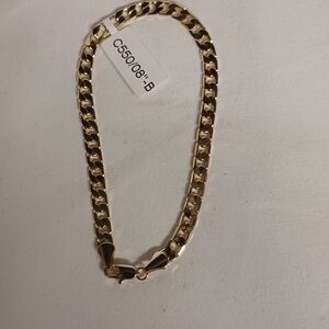 Elegant Gold Chain Bracelet